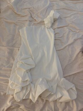 White One-Shoulder Ruffle Cocktail Dress